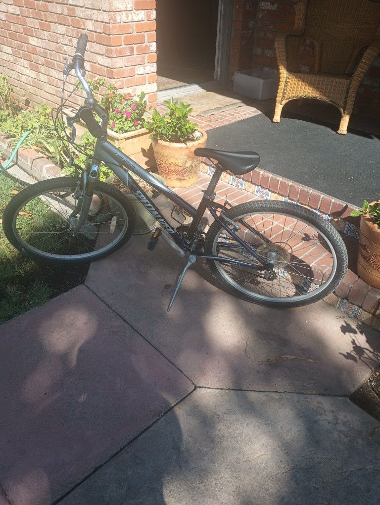 Bike Specialized Sm Frame up To 5'-9"