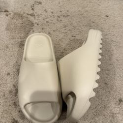 Yeezy Slide Size 10