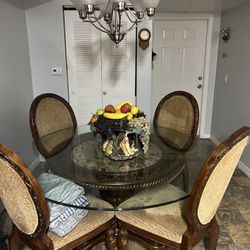 Wooden Dining Room Table w/ 4 Chairs