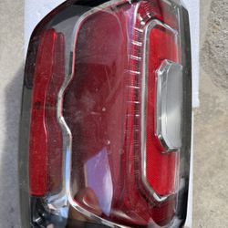 2016-2019 GMC Sierra taillight