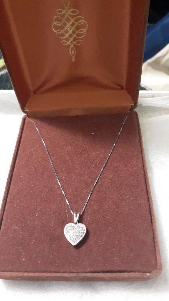 14kt .25ct White Gold Diamond Heart pendant...