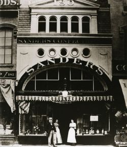 VINTAGE DETROIT SANDERS STORE PICTURE