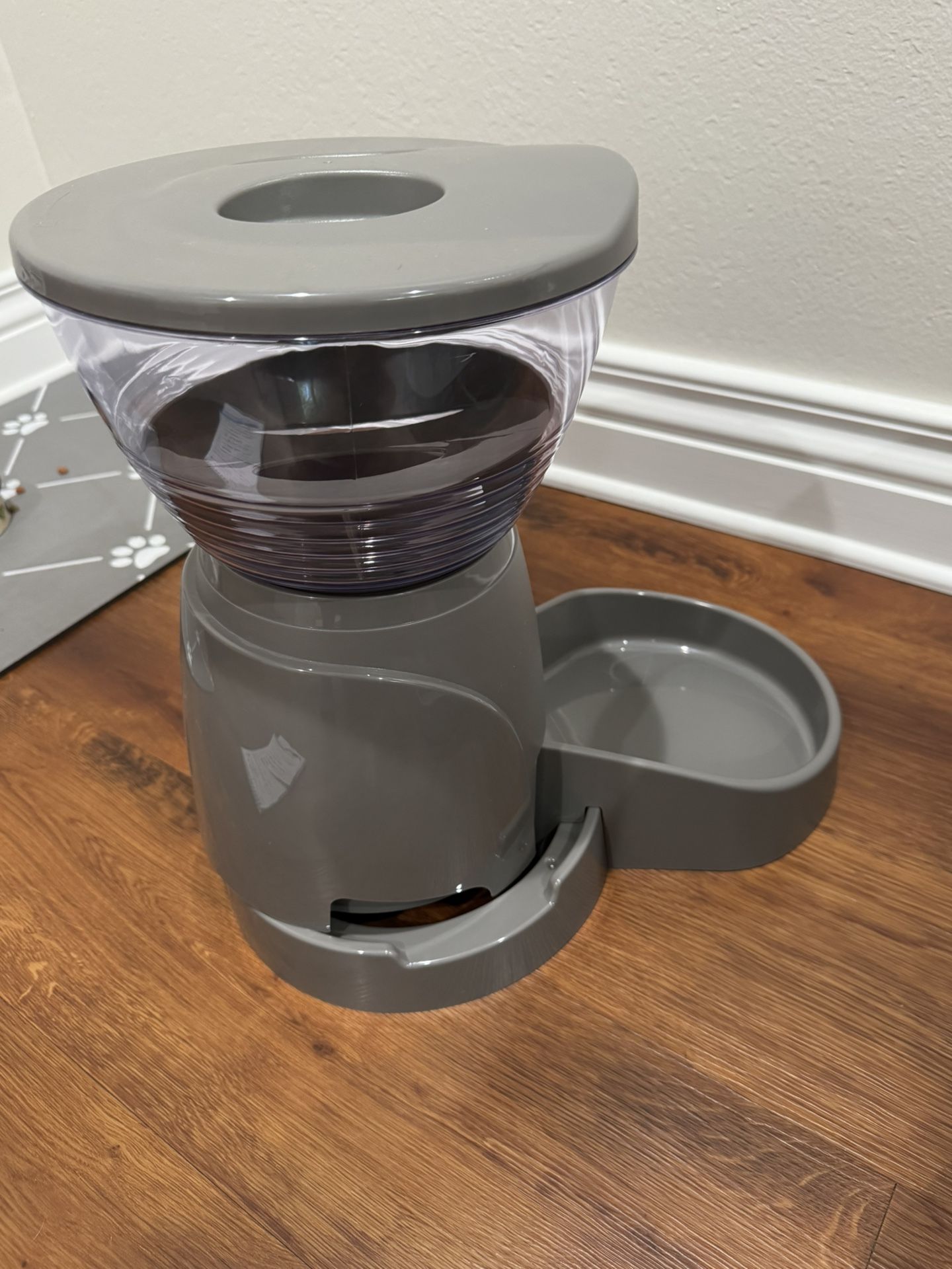 Pet Food dispenser