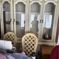 Matching Hutch And Table 