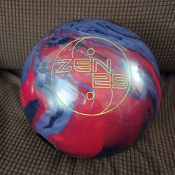 900 GLOBAL ZEN 25 BOWLING BALL USED IN 15LBS