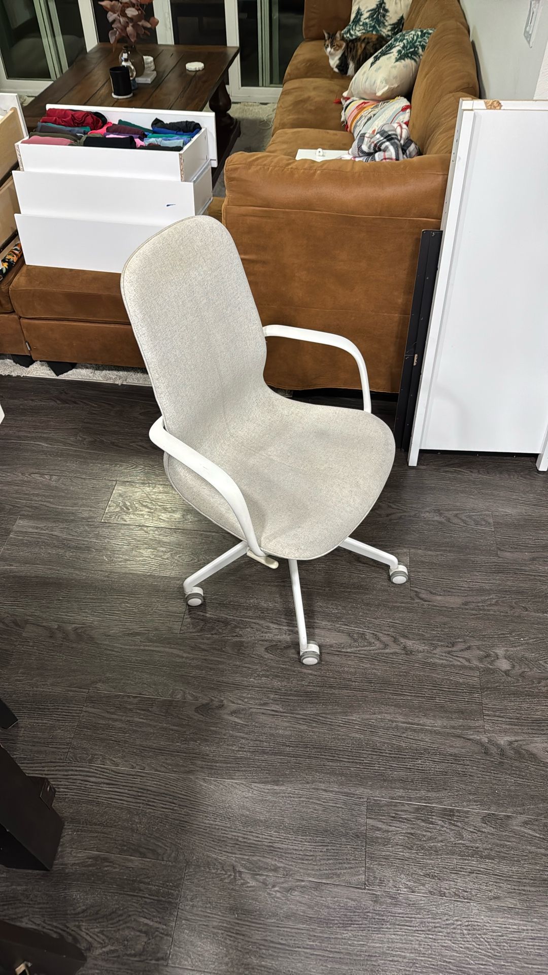 Cushioned Office Swivel Chair