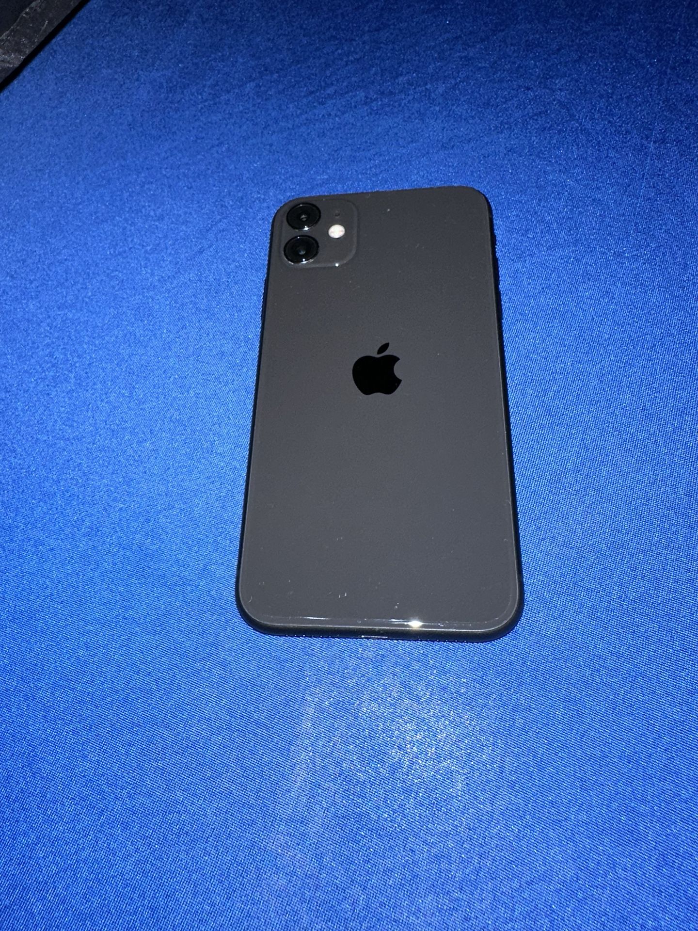 iPhone 11 Black 64 GB UNLOCKED EXCELLENT CONDITION