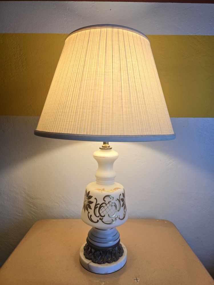 Vintage White & Gold Table Top Lamp