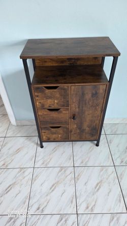 Mahogany wood cabinet with 3 drawers and 1 door