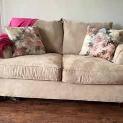 Loveseat / 1 End Table & Lamp “ No Smoking, Pet Free Home”  BEST OFFER t