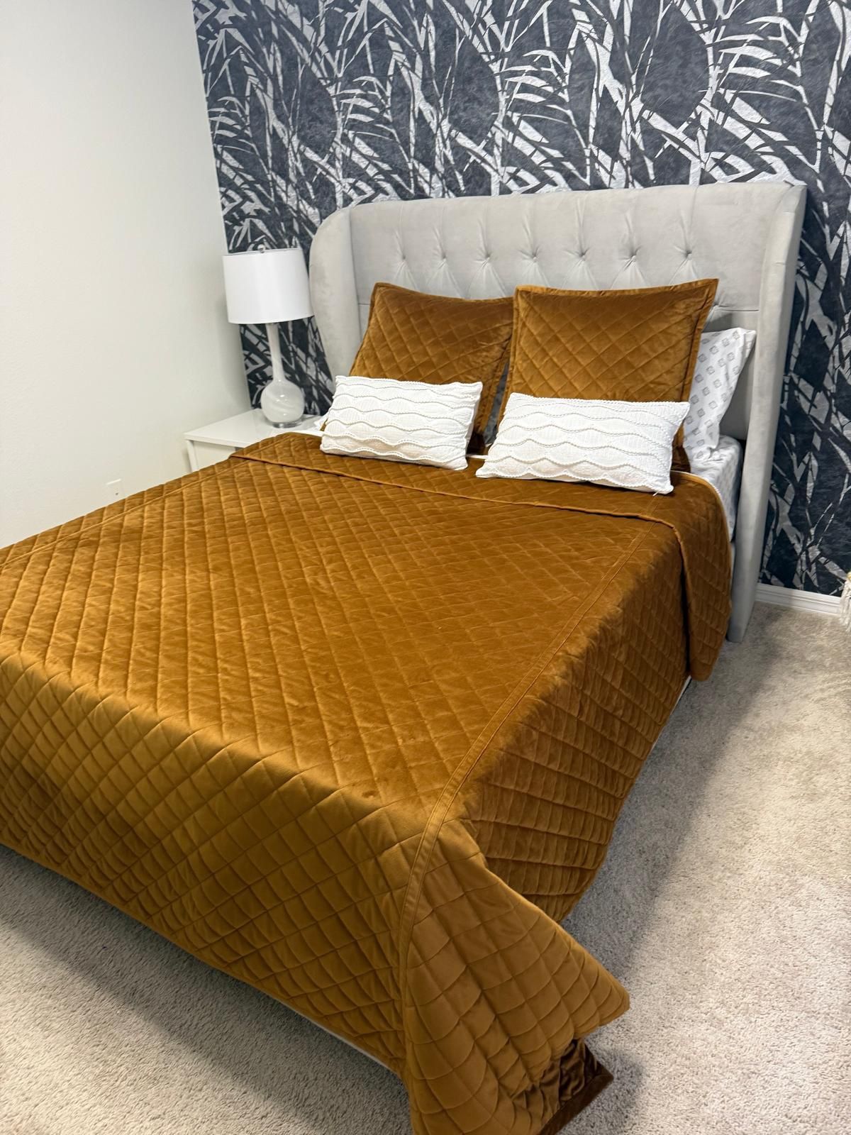 Queen Upholstered Queen Set