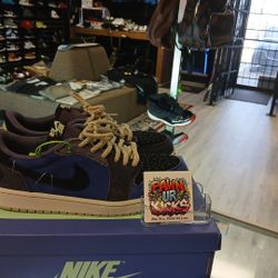 AIR JORDAN 1 RETRO LOW OG / SIZE 10.5 / ORIGINAL BOX #(Ih2309 500)