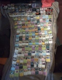 Amazing Find getting rid of my Long Time Collection 700+ pokemon cards and accessories will not separate read full description