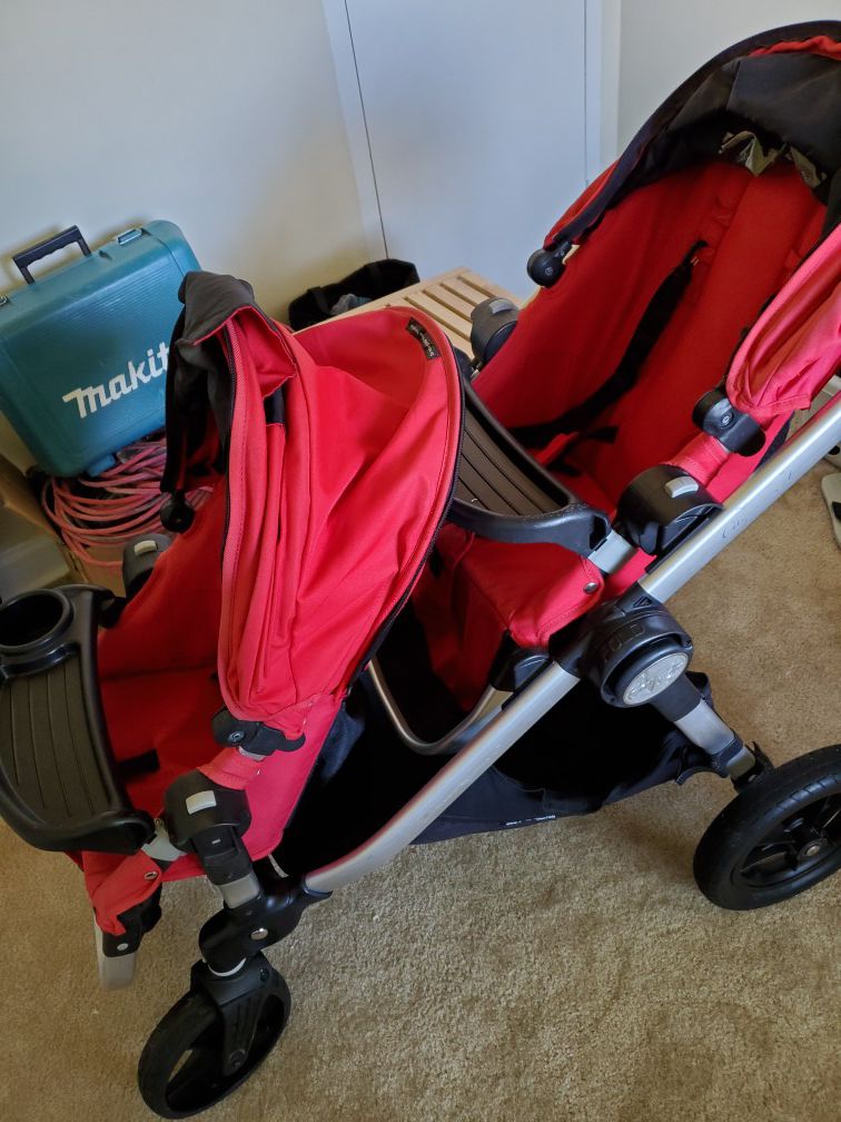Double stroller, is in good condition and clean can also be used as a single stroller