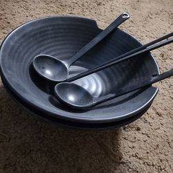 Ramen bowls and utensils