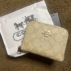 TAN designer wallet