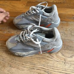 Adidas Yeezys Boost 700 inertia 5Y Youth/ Women 6.5