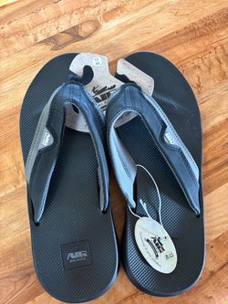 Men’s size 13 NEW Air Balance Flip Flops $10 obo - 67th ave/Bell
