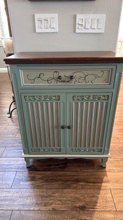 Side cabinet