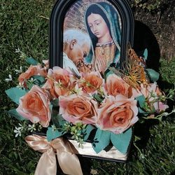 Arreglo floral virgen De Guadalupe 