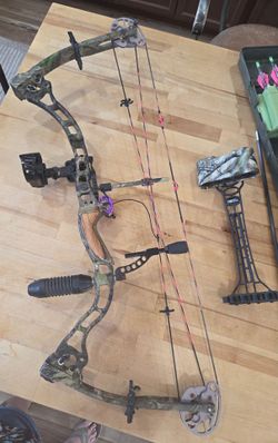 Compound Bow with Accessories Camo