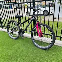 SCHWINN SIDEWINDER MOUNTAIN BIKE 26” Wheels 