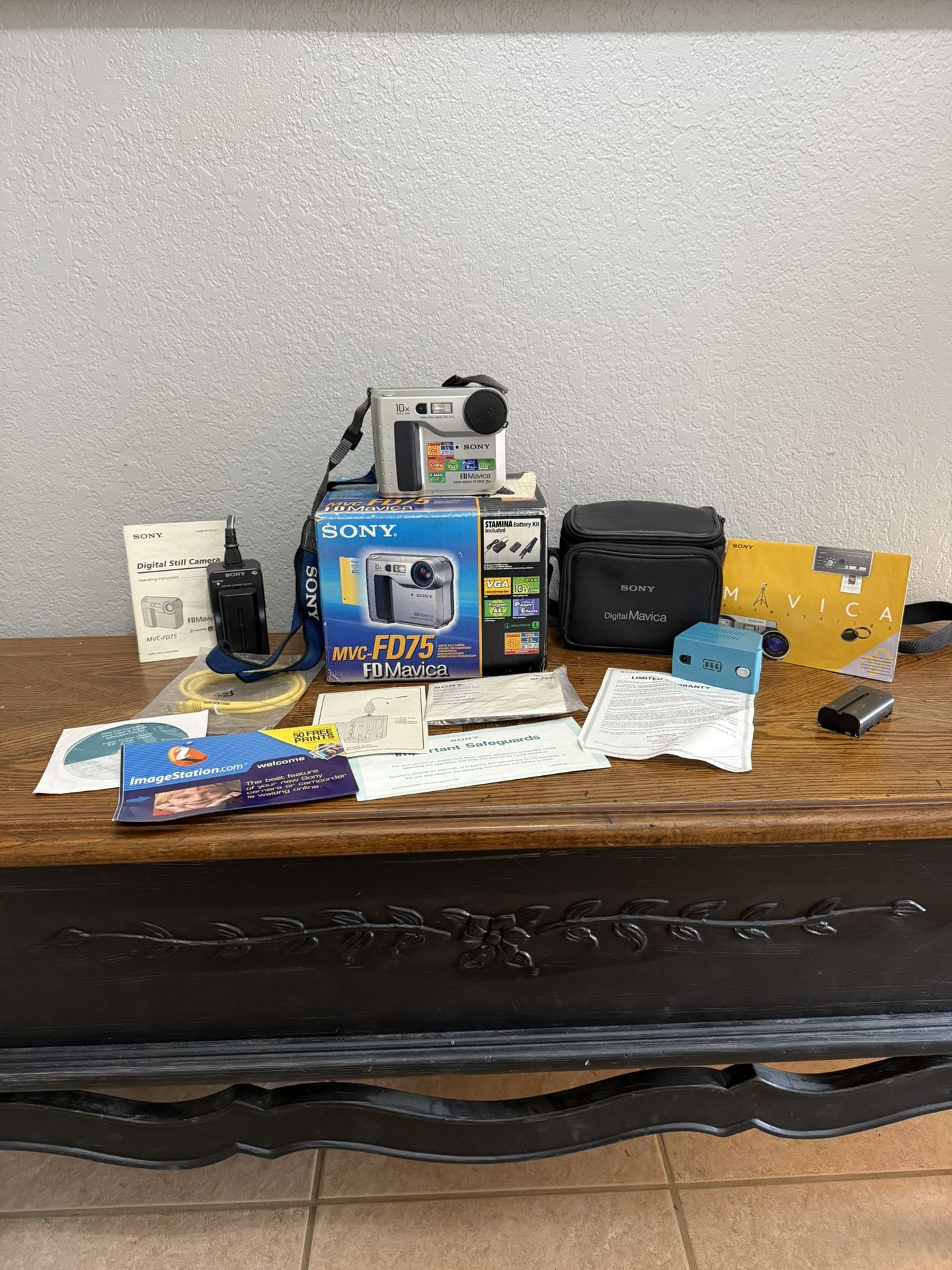 Sony FD Mavica MVC-FD75 Digital Still Camera w/Box+Case+Accessories Works Great!!