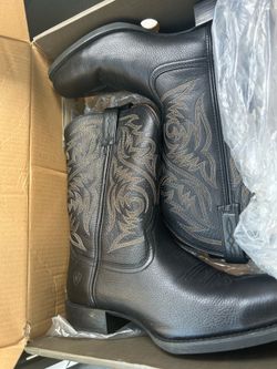 Size 13 men’s cowboy boots