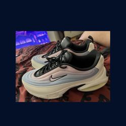 Woman’s Nike Air Max