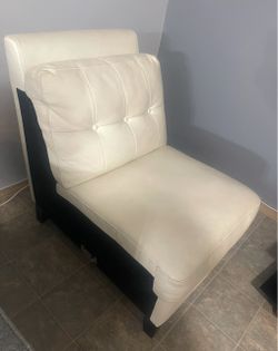 Cream/ Ivory Tufted Leather Accent Chair