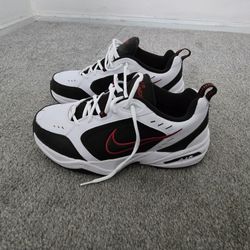 NIKE Air Monarch IV Size 10.5
