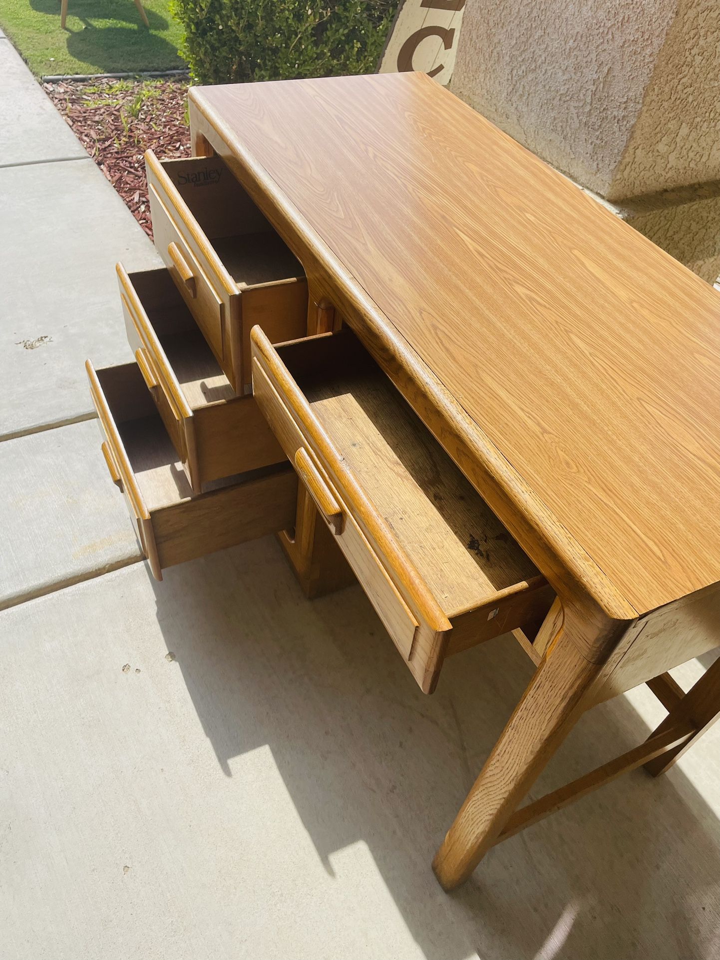 Desk For Sale for Sale in Bakersfield, CA OfferUp