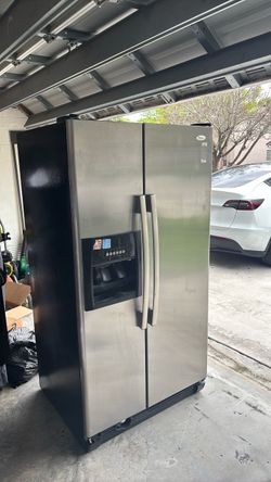 Whirlpool 25 Cu Ft Side-by-Side Refrigerator – Ice & Water – Works Great