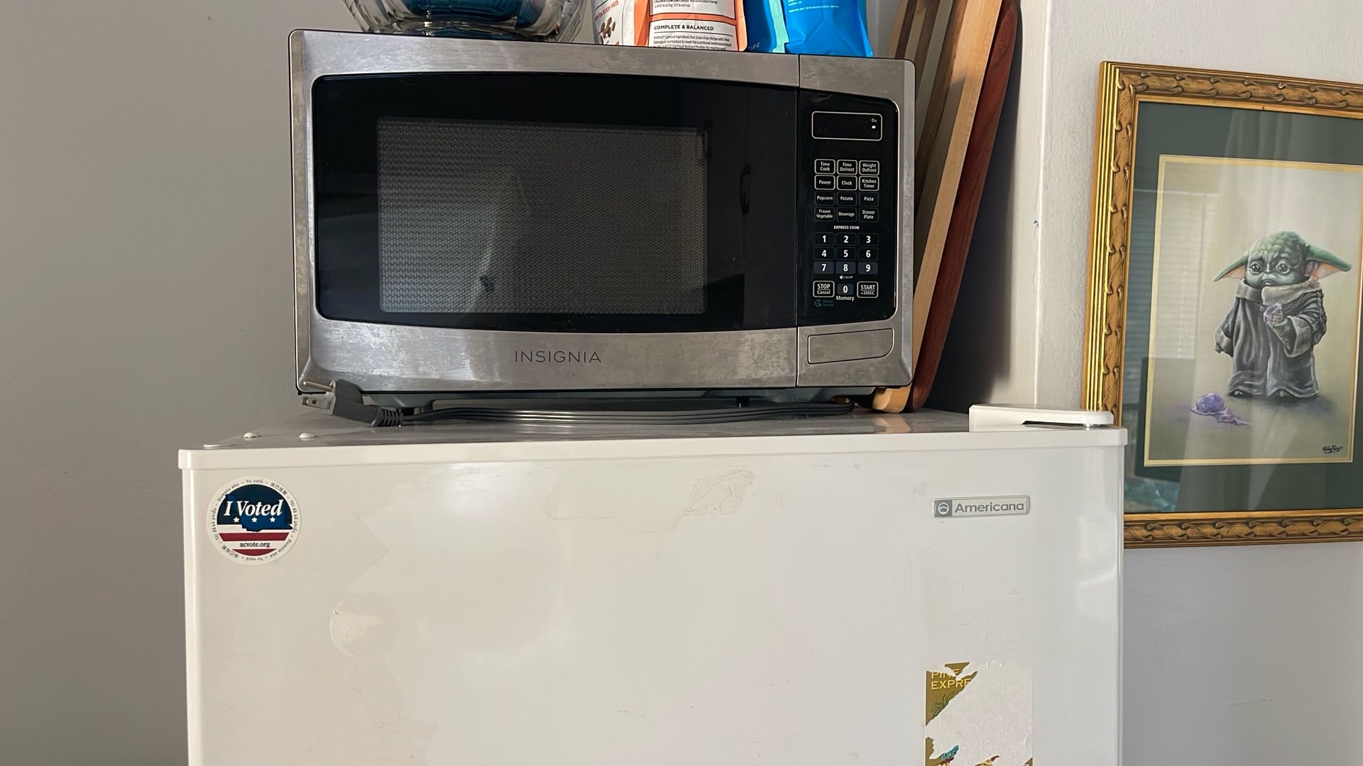 Insignia Microwave