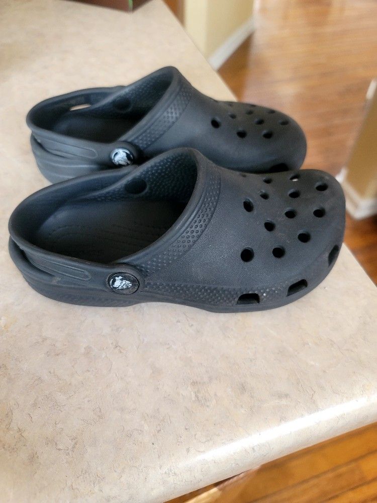 Youth Crocs Sz 12