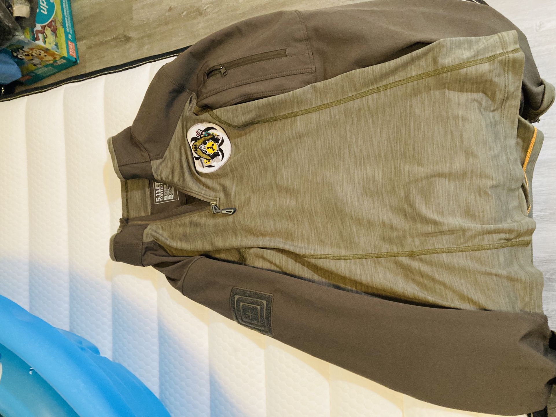 5.11 Women’s shirt and belt