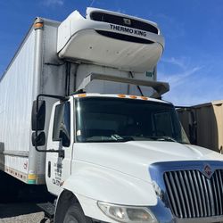 26 ft Box Truck with Refrigeration System (2014)