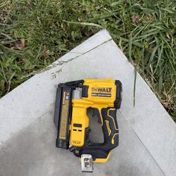 ATOMIC 20V MAX Lithium Ion Cordless 23 Gauge Pin Nailer Tool Only