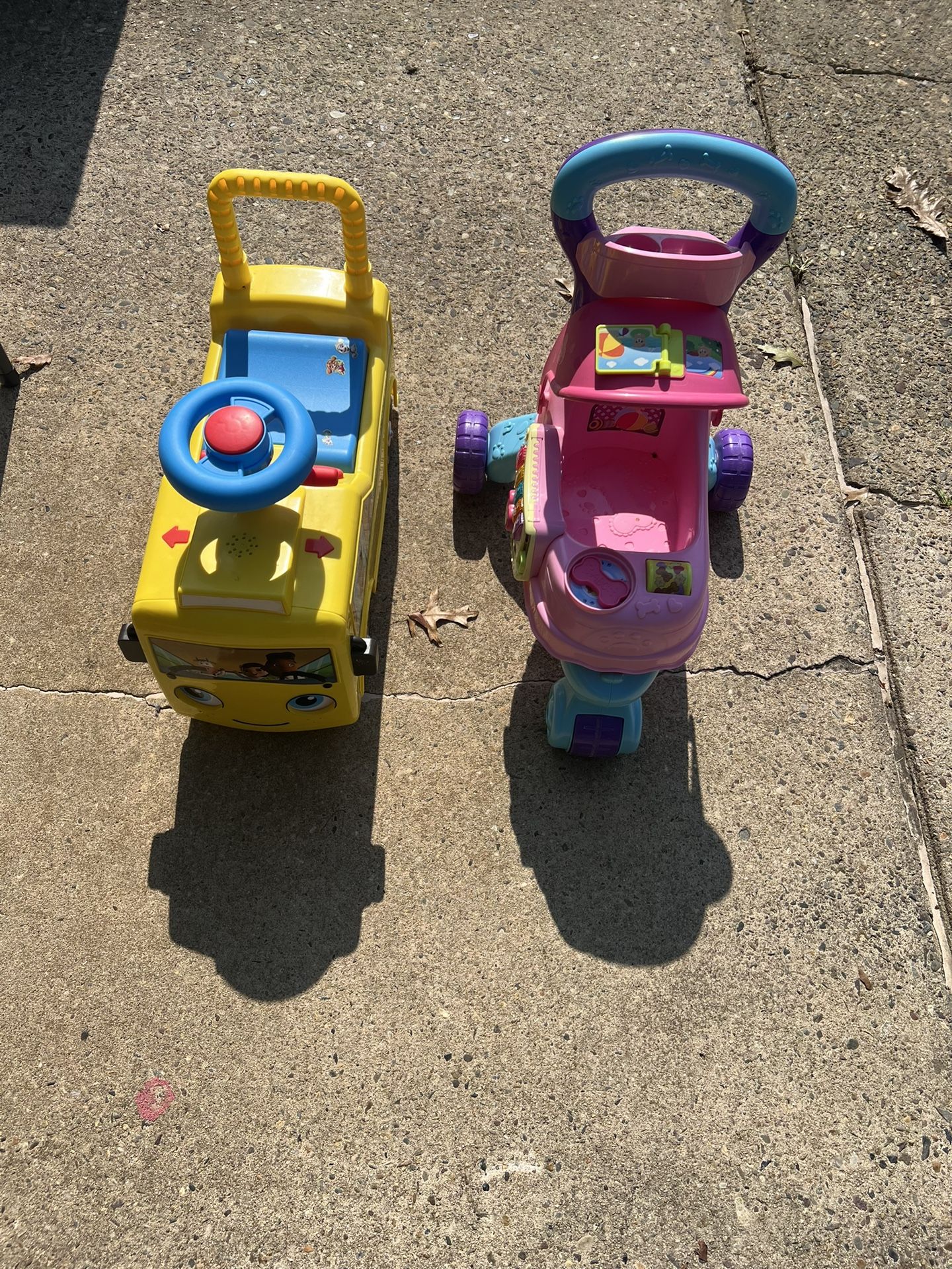 Kids Rode On Bus And Push Stroller