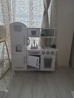 KidKraft Vintage Wooden White Play Kitchen with Ice Maker & Play Phone