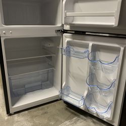 3.2cu  Refrigerator/freezer New 