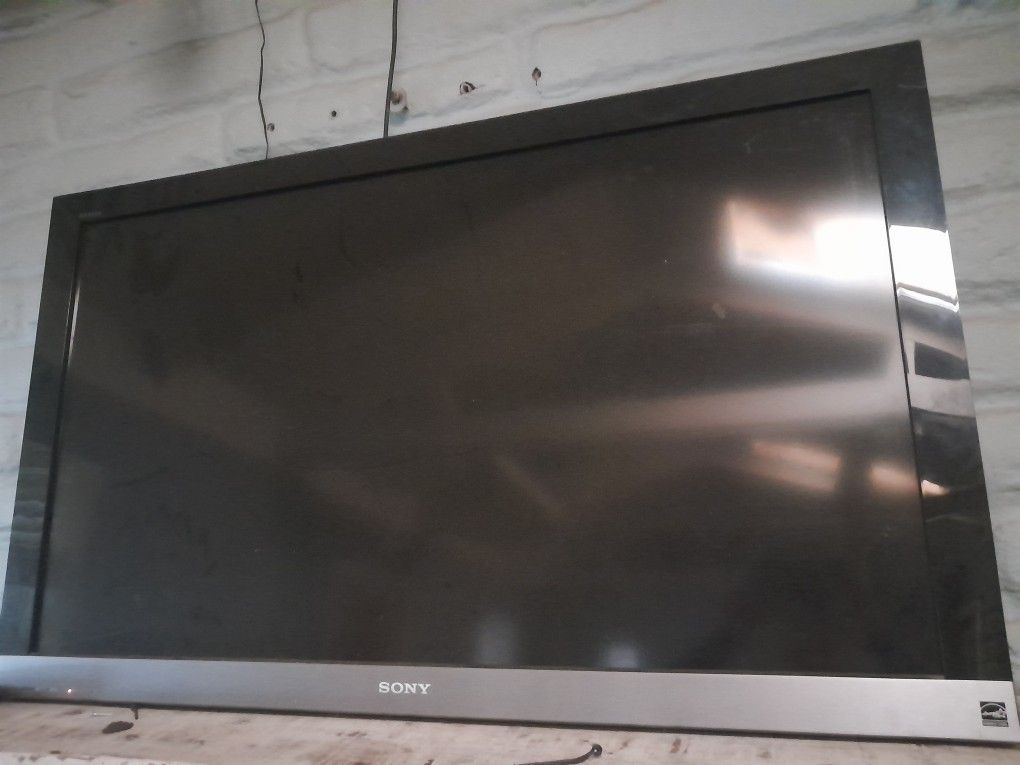 40" SONY TV WITH STAND Need Gone Today!