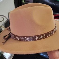 Women Felt Fedora With Studded Band 