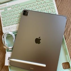 iPad Pro 12.9” (M2 chip / 2022 model) 6th Generation WiFi + 5G cellular with  keyboard, & Accessories  