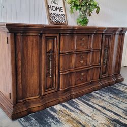 SUPER NICE BUFFET/ CABINET 