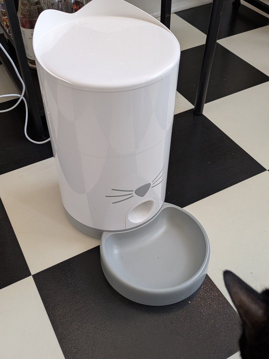 Automatic Cat Feeder