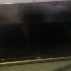 35 Inch Vizio TV