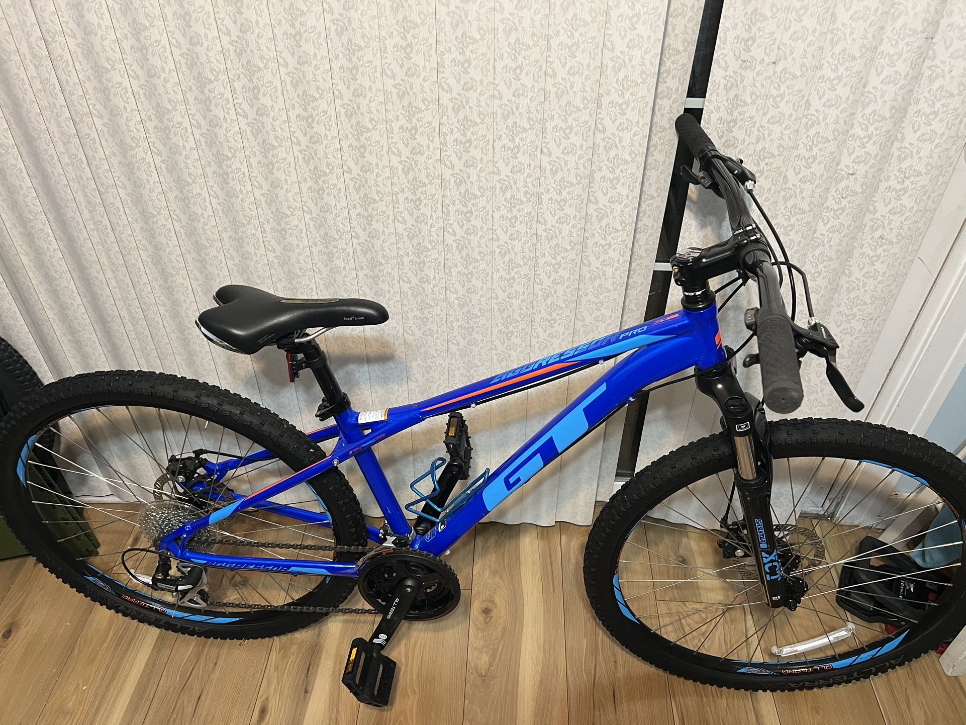 GT Aggressor Pro Mountain Bike