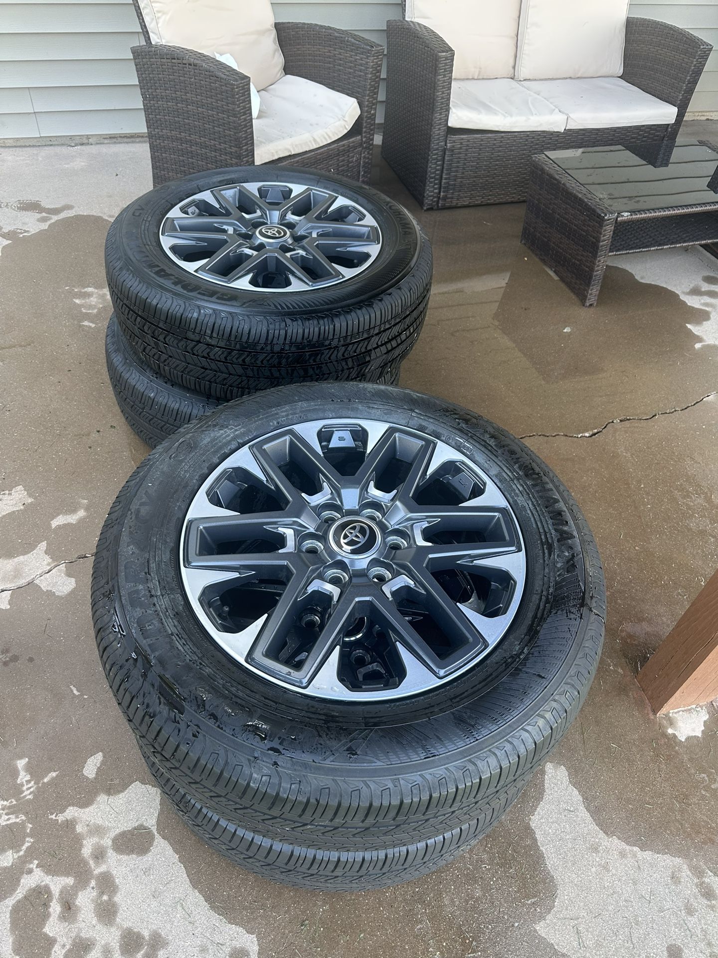 Toyota Tundra 20” OEM Wheels & Tires – 265/60R20
