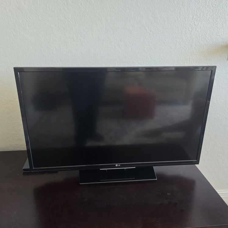 LG TV 32" 32LF500B W Remote
